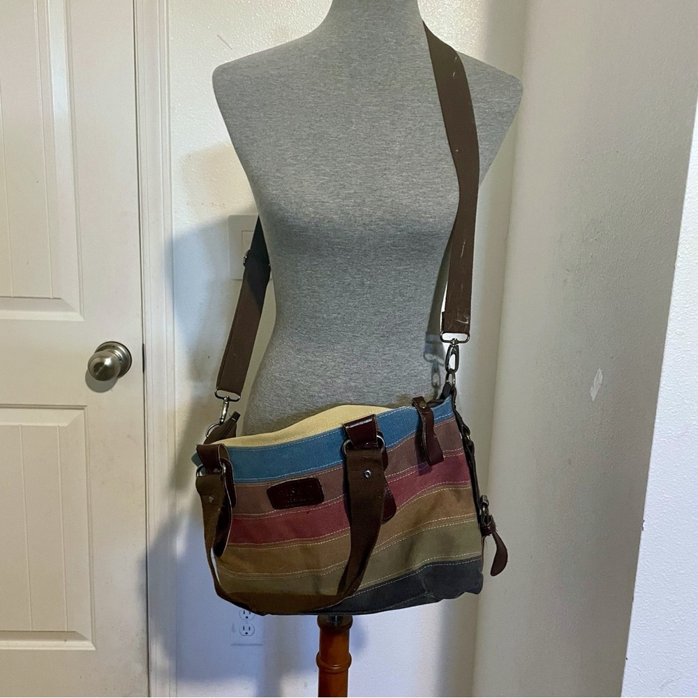 Fun multi-colored bag - Picture 3 of 3